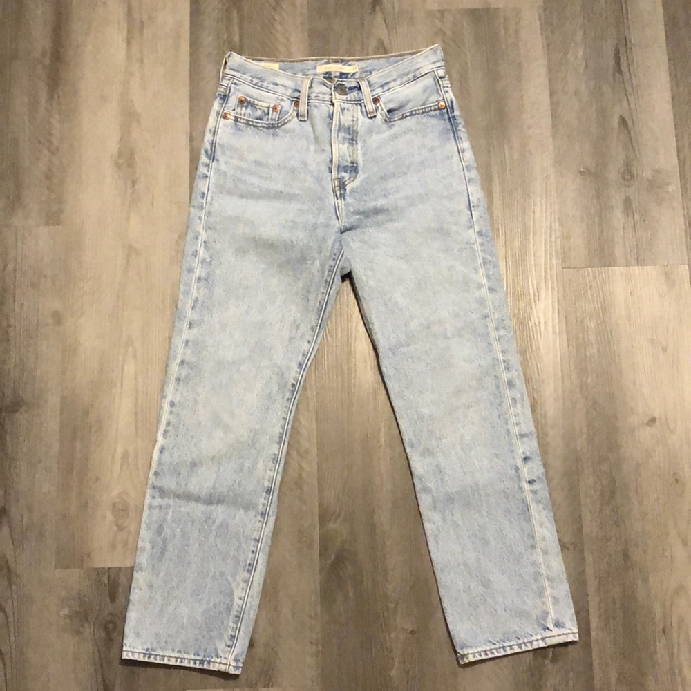 levi wedgie straight